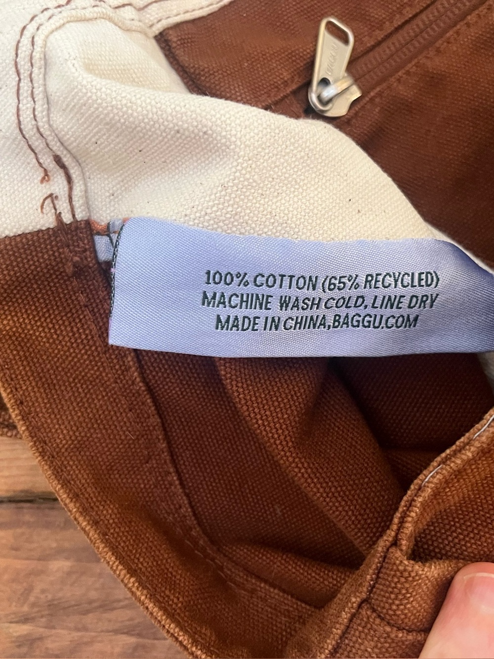 BAGGU Deadstock Canvas Duck Bag — brown & white - Picture 5 of 7